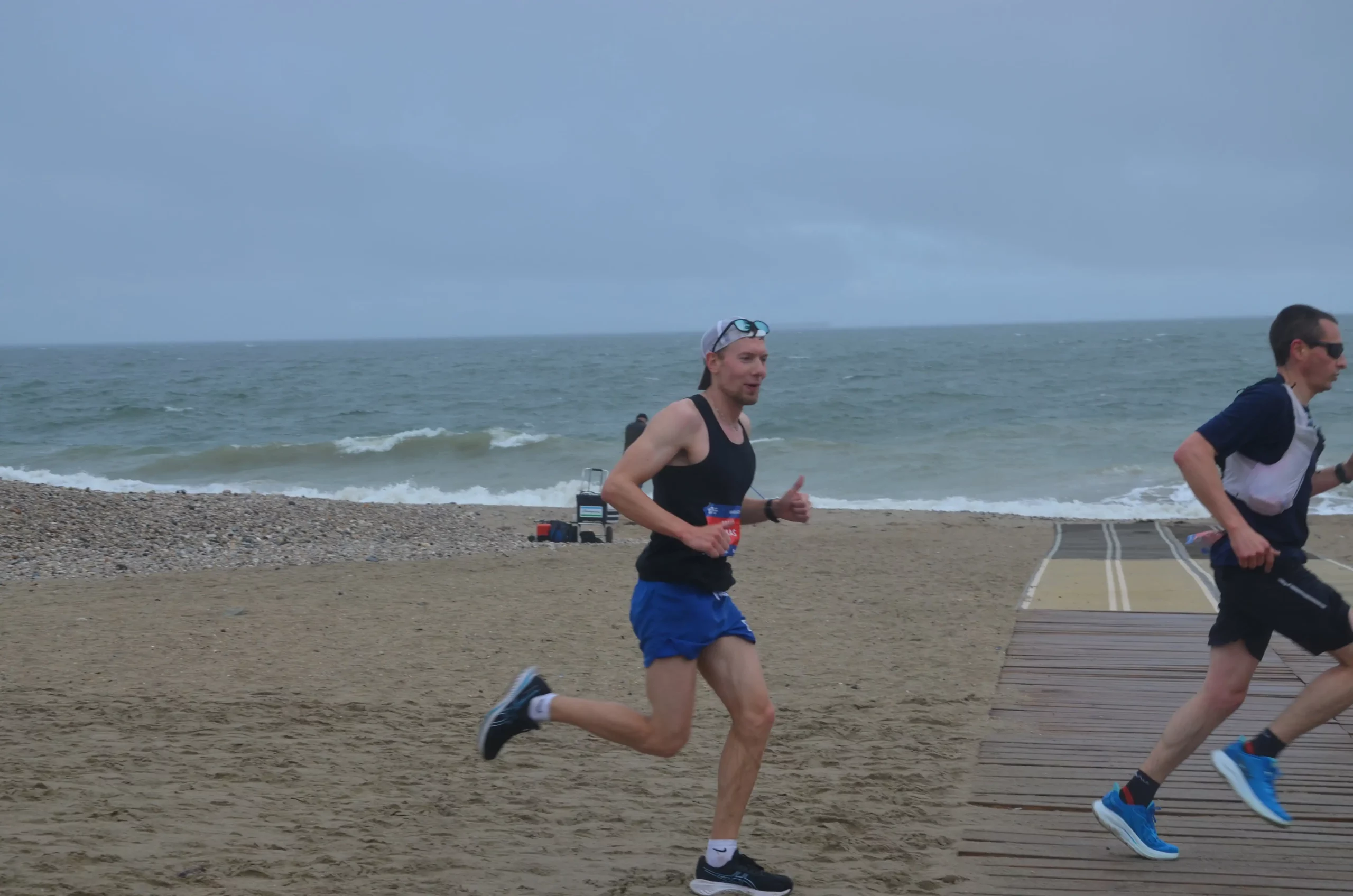 Course sous la pluie et le sable